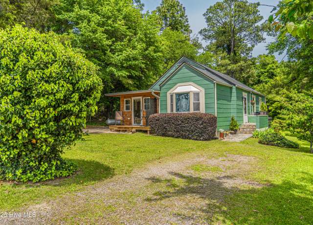 Property at 295 Bell Ave, Southern Pines, NC 28387, 2 beds, 1 bath
