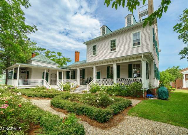 Property at 613 Broad St, New Bern, NC 28560, 3 beds, 2.5 baths