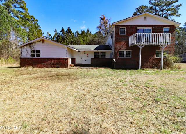Property at 202 Ferry Rd, Havelock, NC 28532, 3 beds, 5 baths