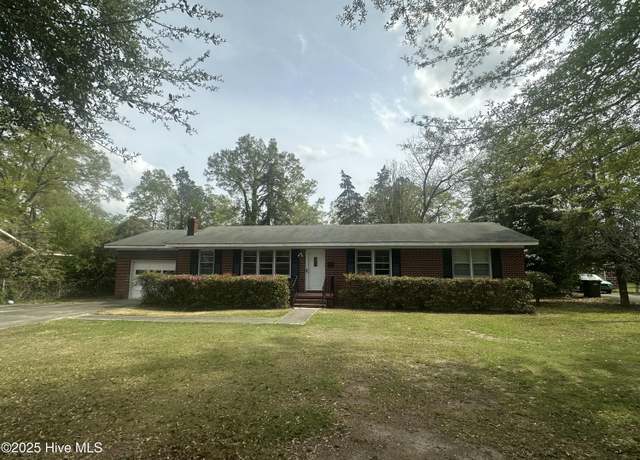 Property at 321 Midland Way, Laurinburg, NC 28352, 3 beds, 2 baths