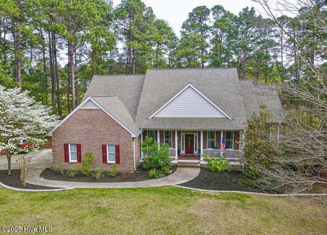 Property at 105 Banbridge Dr, West End, NC 27376, 4 beds, 3.5 baths