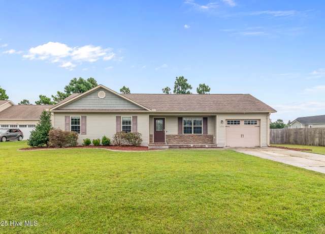Property at 302 Basil Ct, Hubert, NC 28539, 3 beds, 2 baths