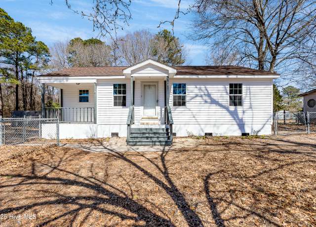 Property at 1914 Evans St, New Bern, NC 28562, 3 beds, 1 bath