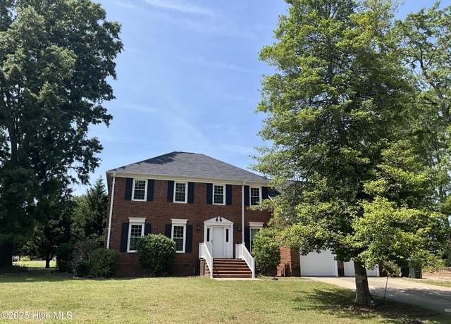 Property at 2001 Crooked Creek Rd, Greenville, NC 27858, 4 beds, 2.5 baths