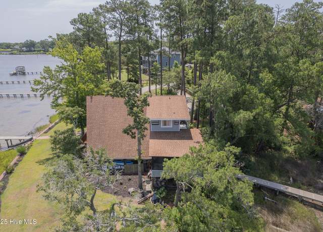 Property at 211 Fannie Creek Ln, Sneads Ferry, NC 28460, 3 beds, 2 baths