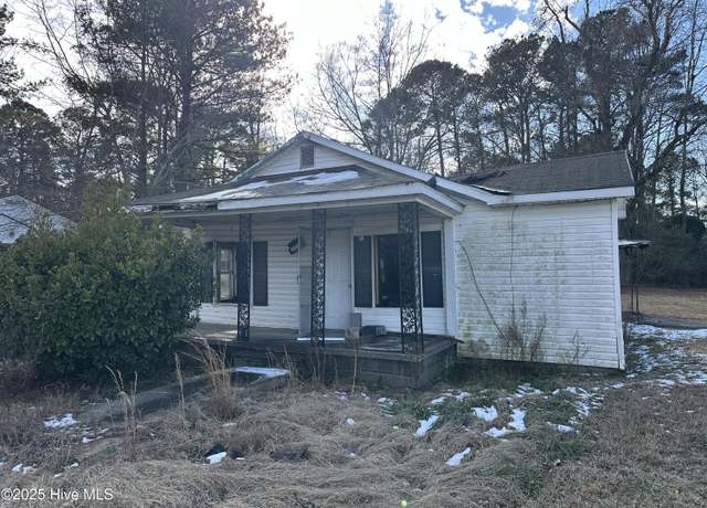Property at 202 Jacobs St, Clinton, NC 28328