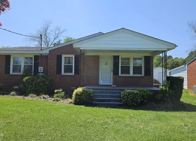Property at 101 Oakland Blvd, Clinton, NC 28328, 3 beds, 2 baths