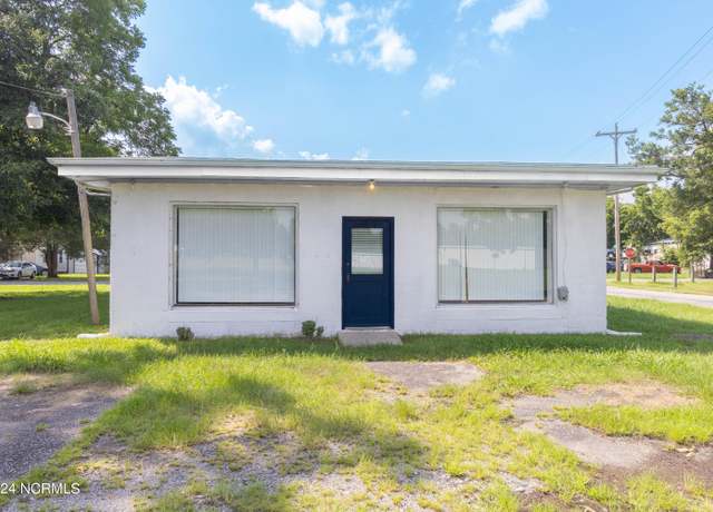 Property at 1111 N Oakum St, Edenton, NC 27932, 0.5 baths