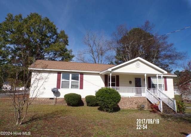 Property at 1300 Martin Luther King Jr Dr, Tarboro, NC 27886, 3 beds, 2 baths