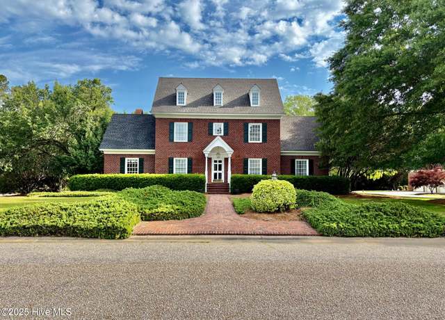 Property at 203 Summit Dr, Whiteville, NC 28472, 4 beds, 2.5 baths