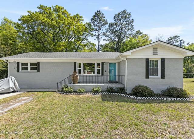 Property at 806 Parkway Blvd, Wilmington, NC 28412, 3 beds, 2 baths
