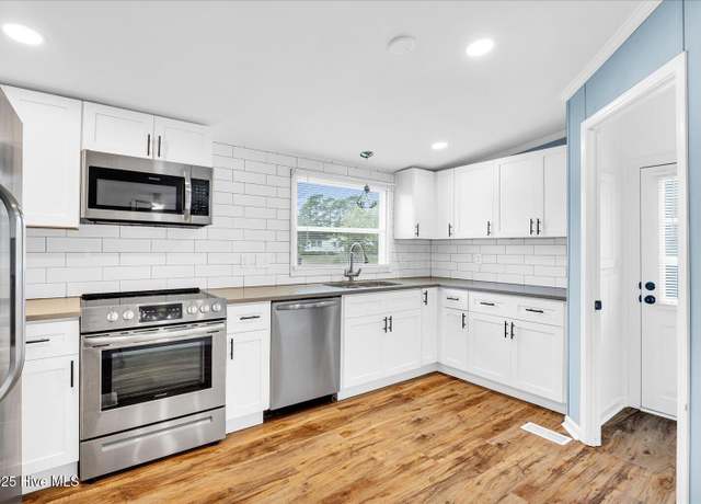 Property at 6617 Sago Palm Dr, Wilmington, NC 28412, 3 beds, 2 baths