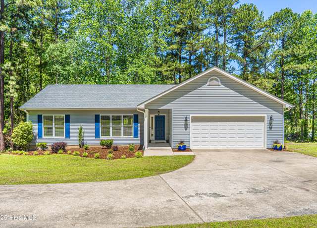 Property at 175 Brooks Ln, Southern Pines, NC 28387, 3 beds, 2 baths