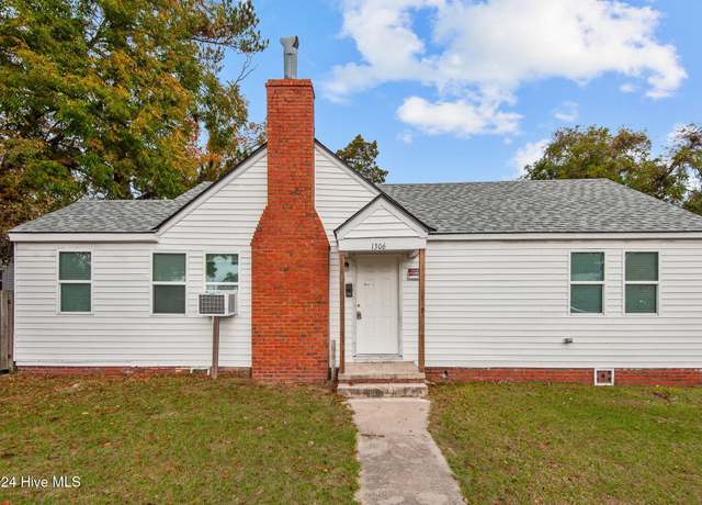 Property at 1306 Myrtle St, Greenville, NC 27834, 2 beds, 1 bath