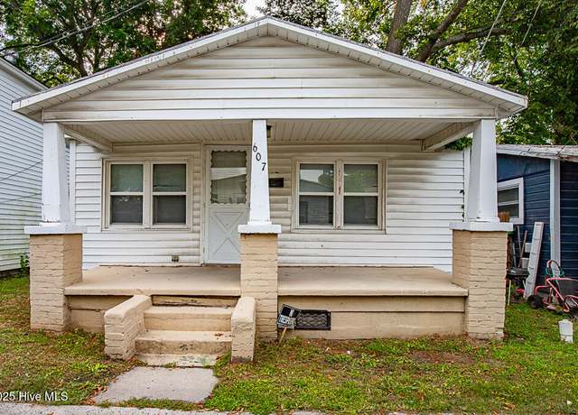 Property at 607 1st Ave, New Bern, NC 28560, 3 beds, 1 bath
