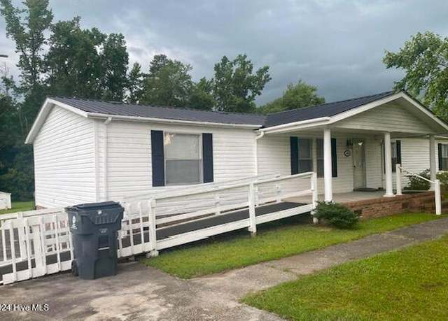 Property at 300 King Arthur Dr, Whiteville, NC 28472, 4 beds, 2 baths