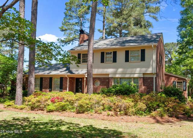 Property at 532 Westchester Dr, Greenville, NC 27858, 5 beds, 3.5 baths