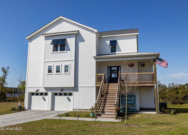 Property at 124 Tidal Bluffs Ct, Peletier, NC 28584, 4 beds, 4.5 baths