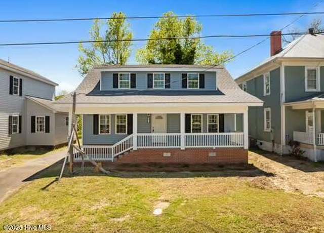 Property at 111 E 8th St, Washington, NC 27889, 4 beds, 2.5 baths