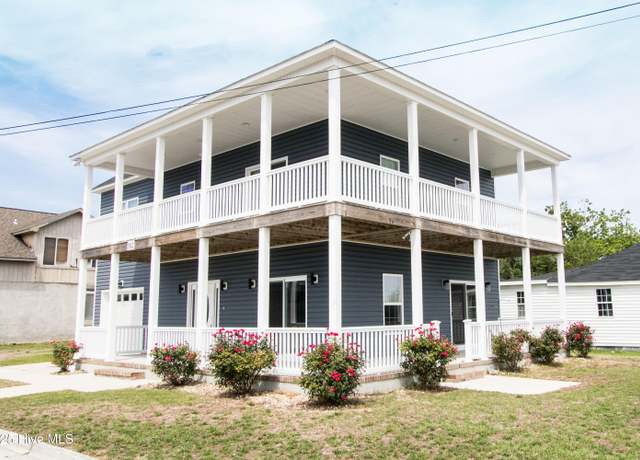 Property at 302 N 16th St, Morehead City, NC 28557, 3 beds, 2.5 baths