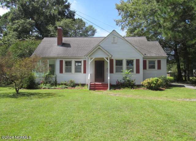 Property at 414 S Raleigh St, Wallace, NC 28466, 3 beds, 2 baths