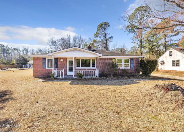 Property at 611 N Wright St, Burgaw, NC 28425, 3 beds, 2 baths