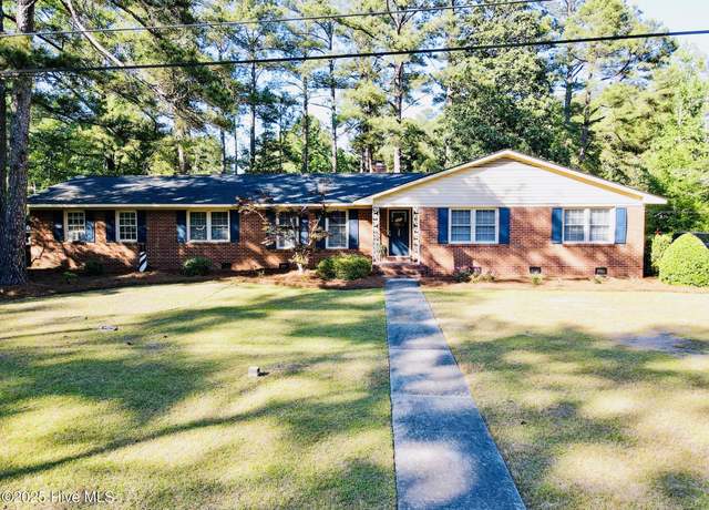 Property at 1204 Franklin Ave, Laurinburg, NC 28352, 4 beds, 2 baths
