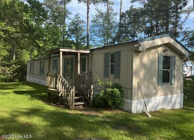 Property at 212 Whispering Pines Ct, Hampstead, NC 28443, 2 beds, 2 baths