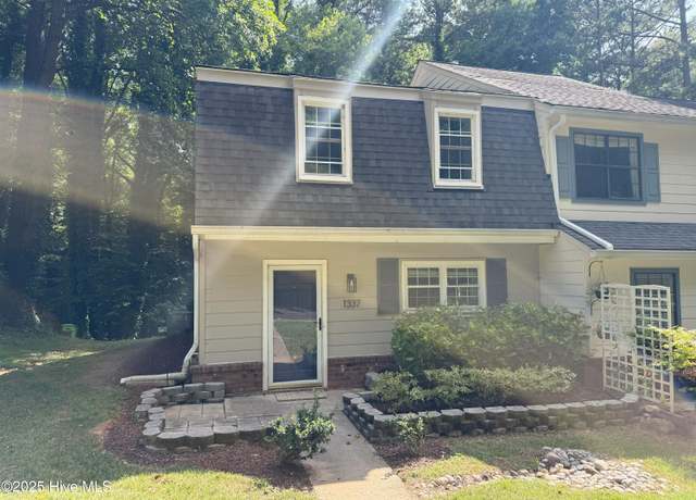Property at 1337 Springlawn Ct, Raleigh, NC 27609, 3 beds, 2.5 baths