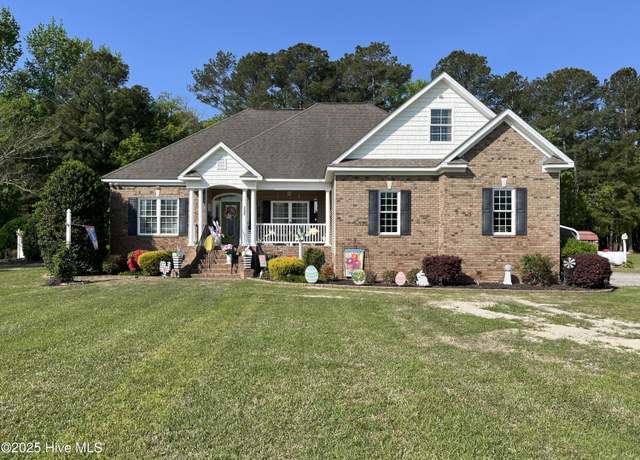 Property at 349 Barwick Dr, Washington, NC 27889, 3 beds, 3 baths