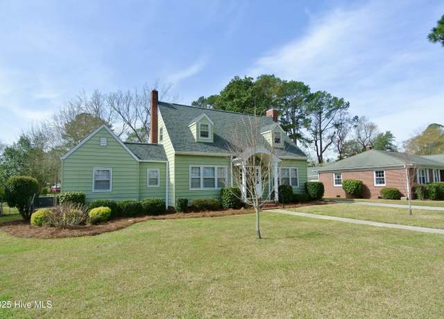 Property at 1813 Tryon Rd, New Bern, NC 28560, 4 beds, 3.5 baths