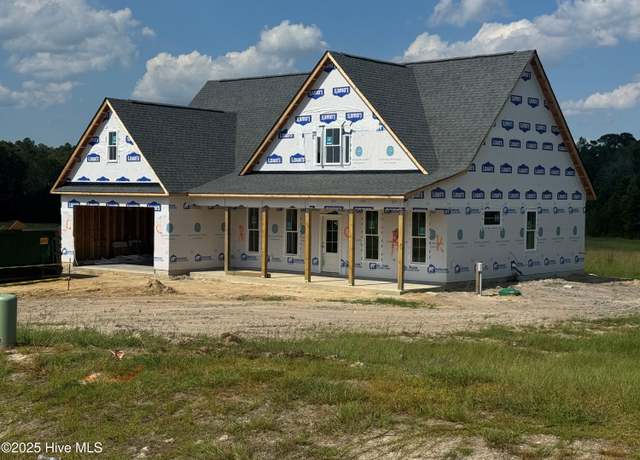 Property at 120 Cripple Creek Dr, Peletier, NC 28584, 4 beds, 2.5 baths