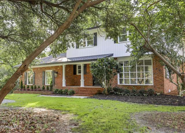 Property at 214 Shoreline Dr, New Bern, NC 28562, 4 beds, 2.5 baths