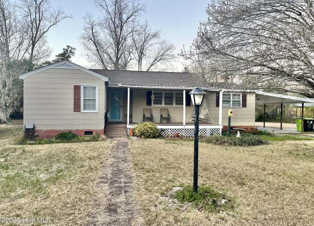 Property at 113 E Calhoun St, Whiteville, NC 28472, 2 beds, 1 bath