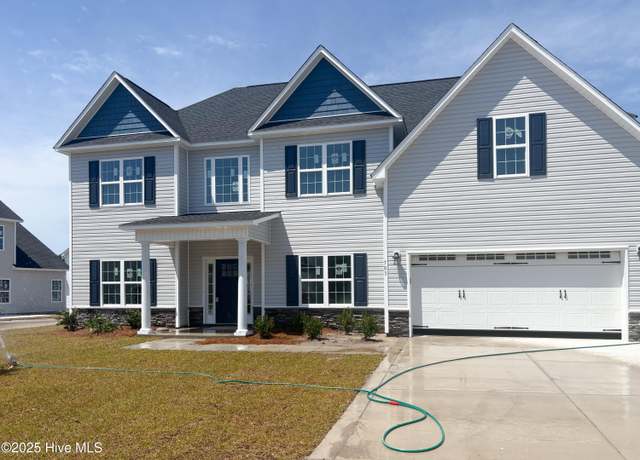 Property at 703 Ellabond St, Sneads Ferry, NC 28460, 4 beds, 3.5 baths
