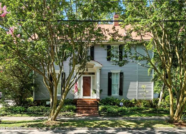 Property at 111 W Queen St, Edenton, NC 27932, 3 beds, 2.5 baths