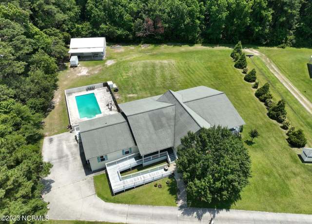 Property at 108 Graham Ln, Beaufort, NC 28516, 4 beds, 6 baths