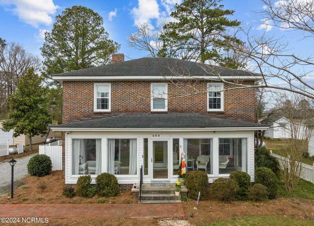Property at 608 College St, Vanceboro, NC 28586, 4 beds, 2 baths