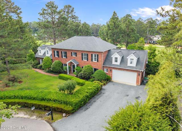 Property at 28 Beasley Dr, Pinehurst, NC 28374, 4 beds, 5 baths