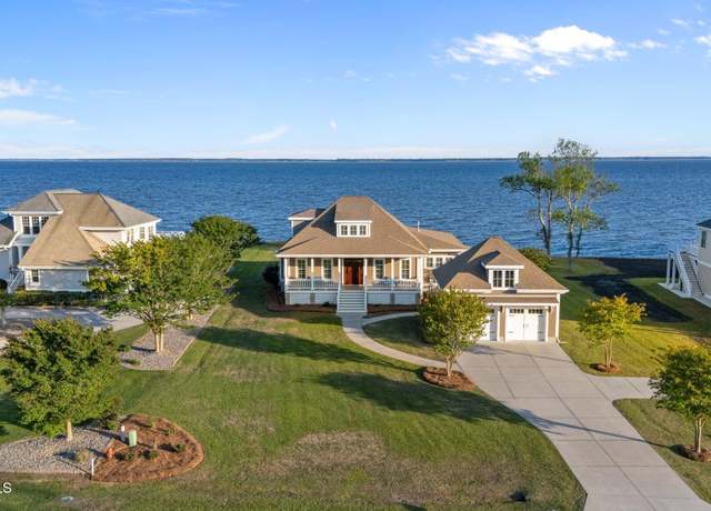 Property at 3009 Maritime Dr, Oriental, NC 28571, 4 beds, 3 baths