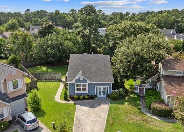 Property at 2006 Muirfield Ct, Wilmington, NC 28403, 3 beds, 2 baths