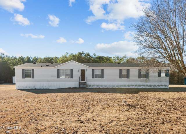 Property at 230 Fox Run Dr, Pikeville, NC 27863, 4 beds, 2 baths