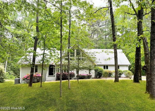 Property at 140 Mitchell Rd, Southern Pines, NC 28387, 3 beds, 3.5 baths