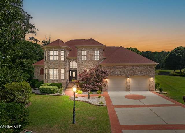 Property at 567 Fairburn Ct NW, Calabash, NC 28467, 4 beds, 2.5 baths