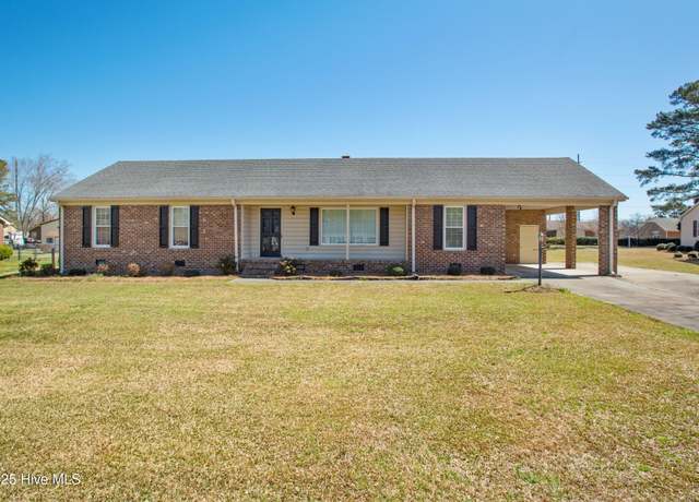 Property at 3007 Camelot Dr, Kinston, NC 28504, 3 beds, 2 baths