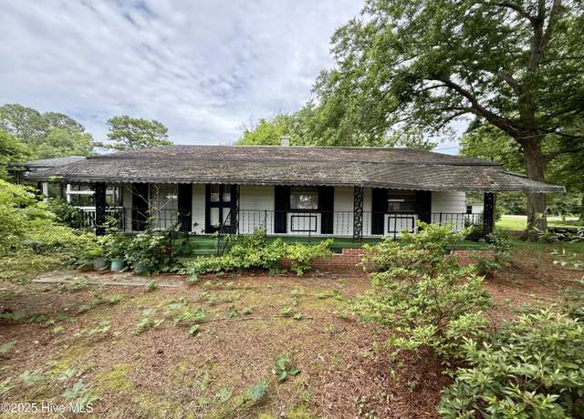 Property at 302 Mae St, Robersonville, NC 27871, 3 beds, 2 baths