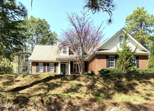 Property at 995 Monticello Dr, Pinehurst, NC 28374, 4 beds, 2.5 baths