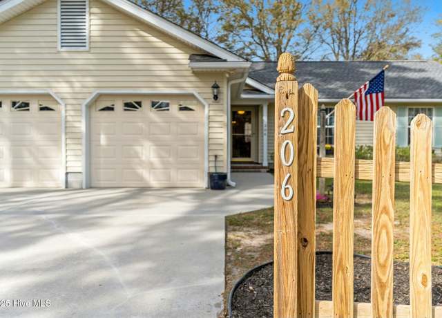 Property at 206 Park Avenue Ext, Southport, NC 28461, 3 beds, 2 baths