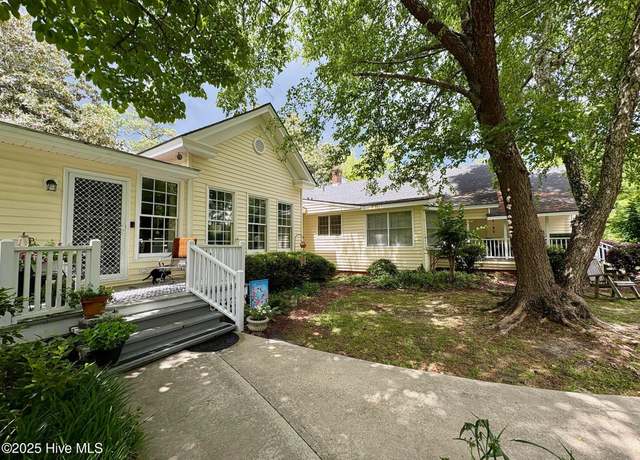 Property at 412 N Franklin St, Whiteville, NC 28472, 5 beds, 4 baths