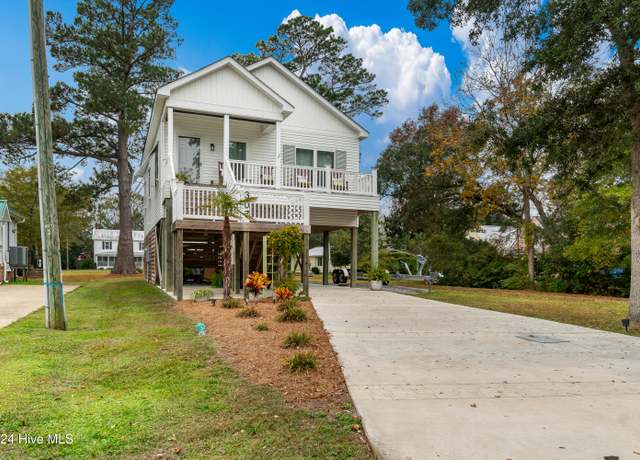 Property at 307 Vandemere St, Oriental, NC 28571, 3 beds, 2 baths